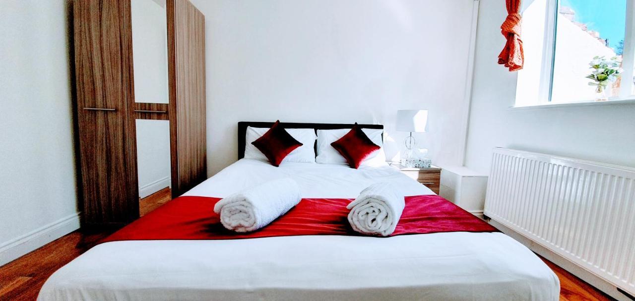 Alexandra Contractor House - Free Parking For Large Vans, Free Wifi & Netflix By Firoz Property Management Олдершот Екстер'єр фото