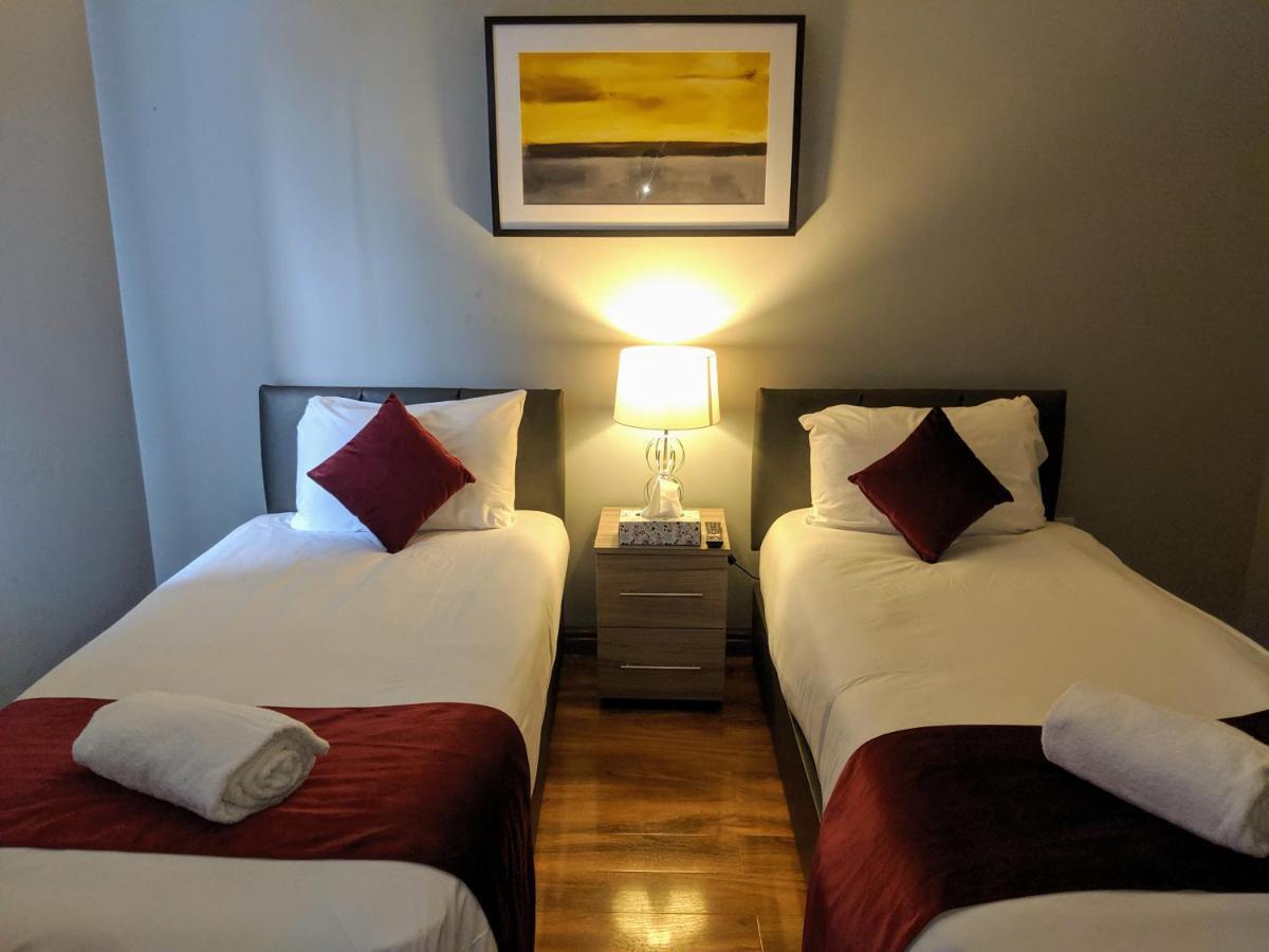Alexandra Contractor House - Free Parking For Large Vans, Free Wifi & Netflix By Firoz Property Management Олдершот Екстер'єр фото