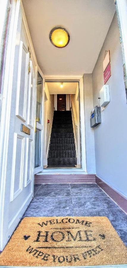Alexandra Contractor House - Free Parking For Large Vans, Free Wifi & Netflix By Firoz Property Management Олдершот Екстер'єр фото